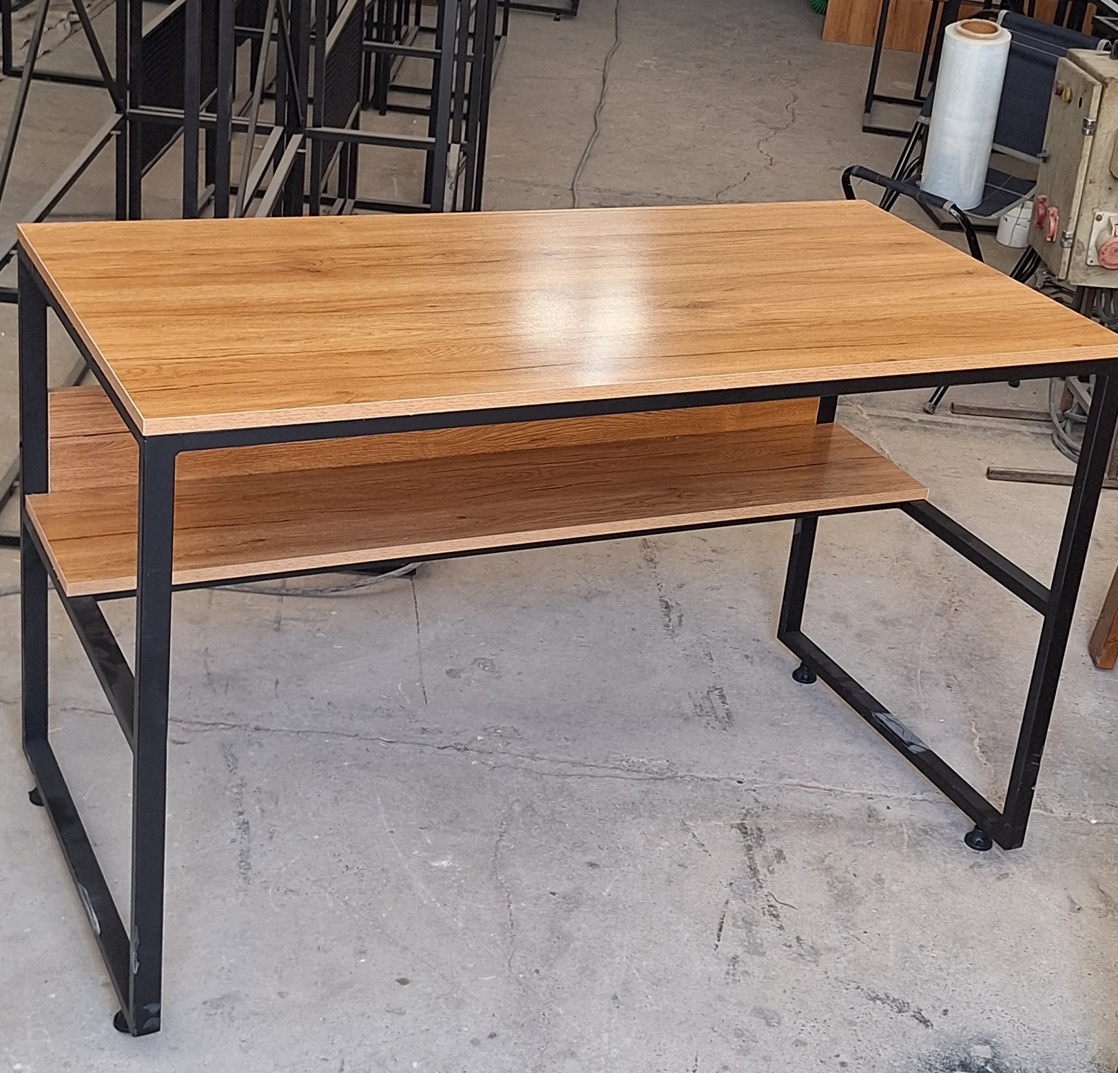 میز تحریر کد T108